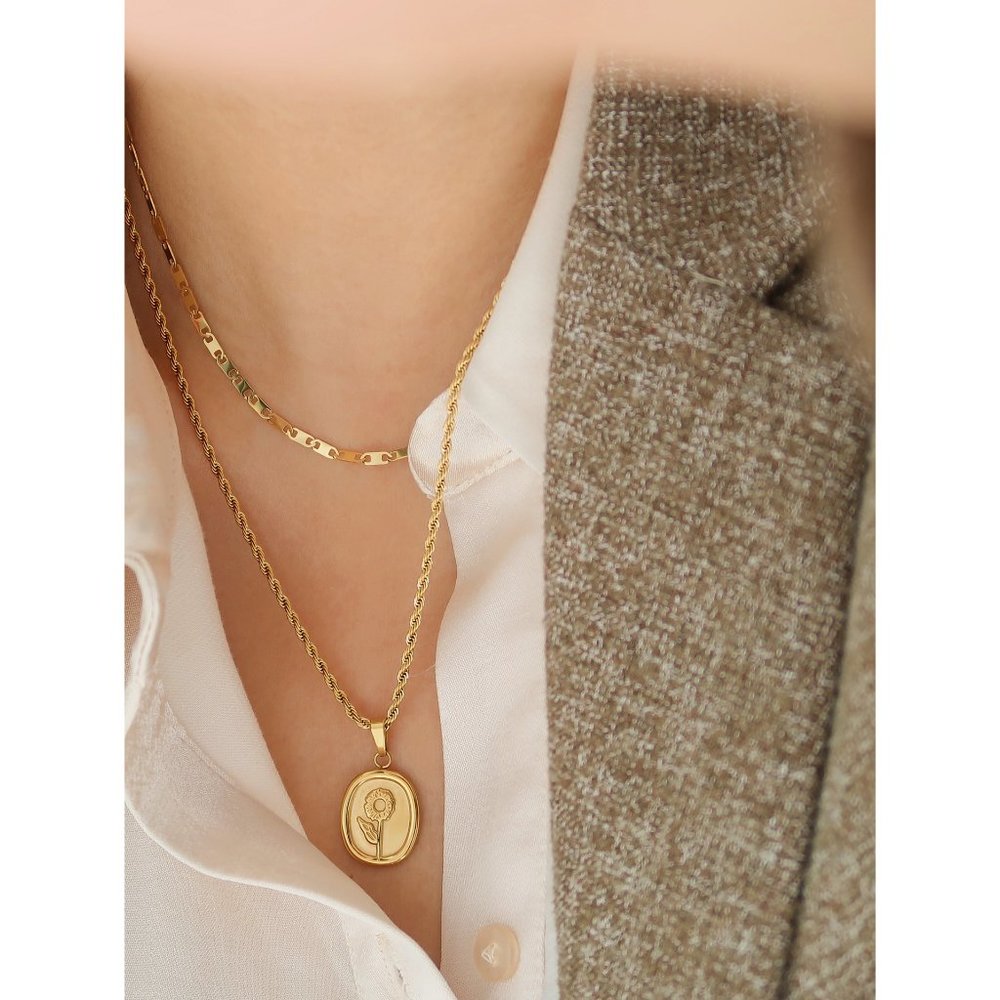 NEW 18K Gold Plated Oval Sunflower Necklace - Picture 15 of 16